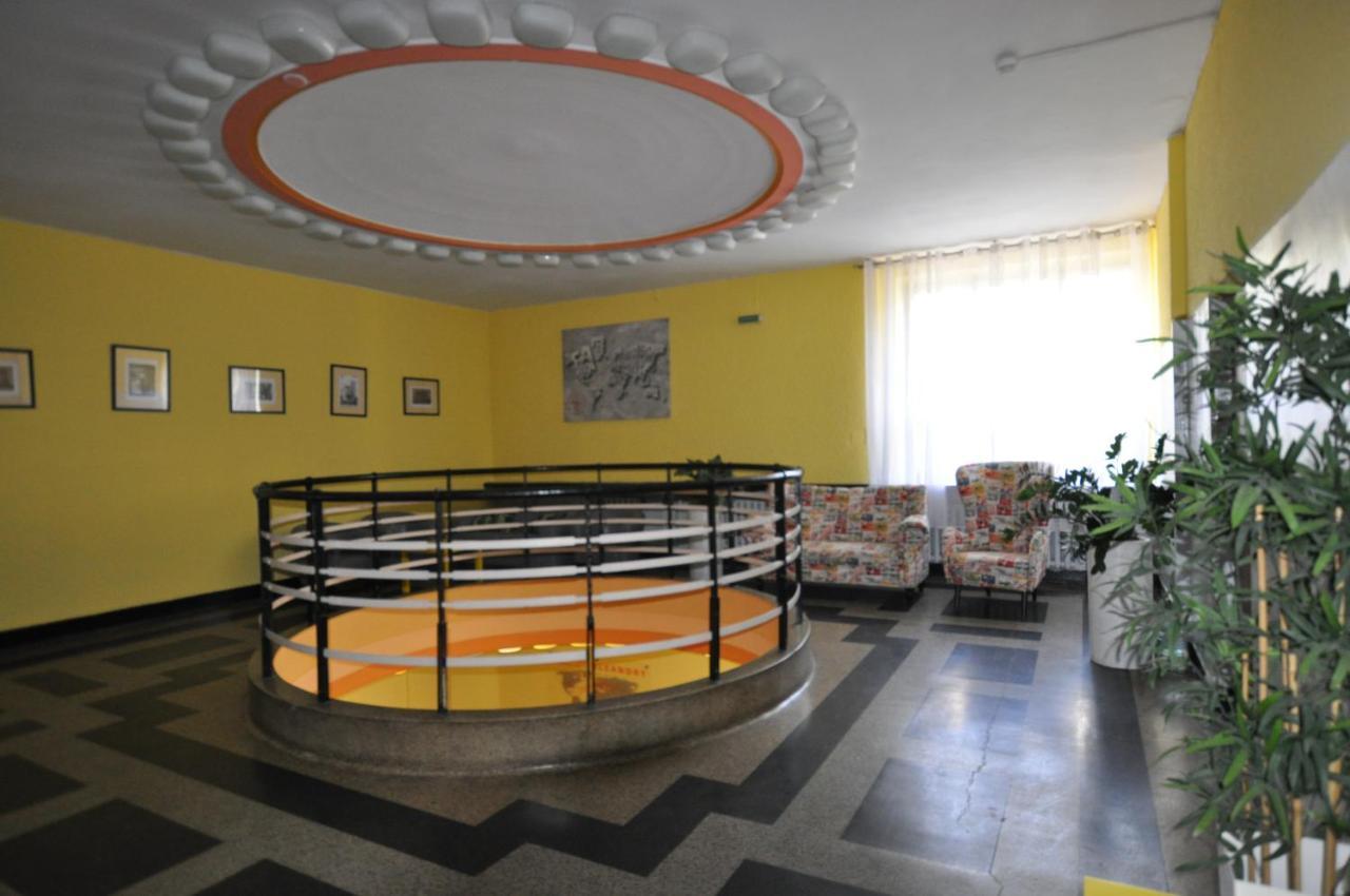 Auberge de jeunesse Sm Oleandry à Cracovie Extérieur photo